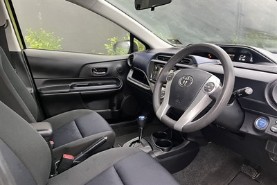 2016 Toyota Prius C - Thumbnail