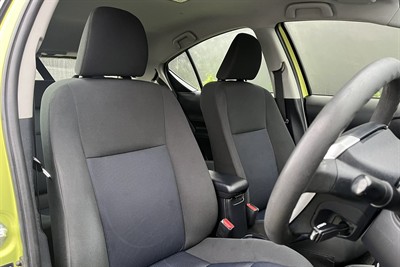 2016 Toyota Prius C - Thumbnail