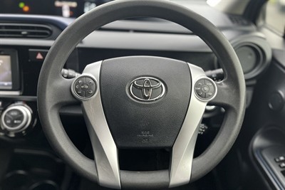 2016 Toyota Prius C - Thumbnail
