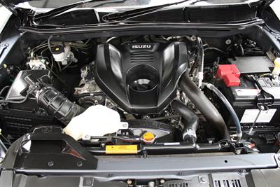 2021 Isuzu Mu-X - Thumbnail