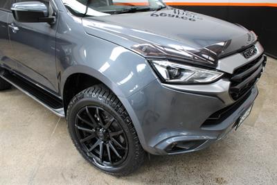 2021 Isuzu Mu-X - Thumbnail
