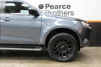 2021 Isuzu Mu-X - Thumbnail