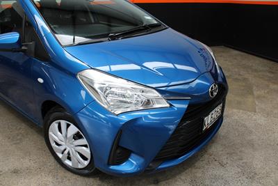 2017 Toyota YARIS - Thumbnail