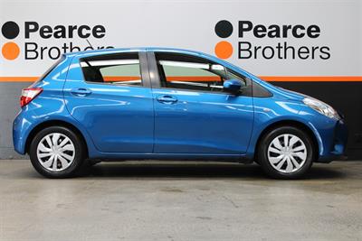 2017 Toyota YARIS - Thumbnail