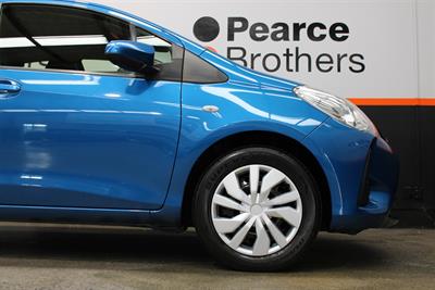 2017 Toyota YARIS - Thumbnail