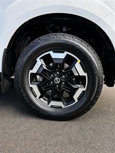 2022 Nissan Navara - Thumbnail