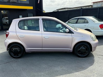2000 Toyota Vitz - Thumbnail