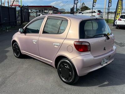 2000 Toyota Vitz - Thumbnail