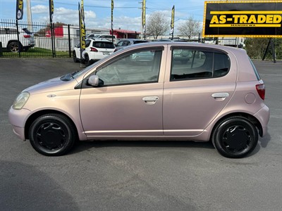 2000 Toyota Vitz - Thumbnail