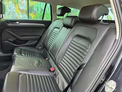 2017 Volkswagen Passat - Thumbnail