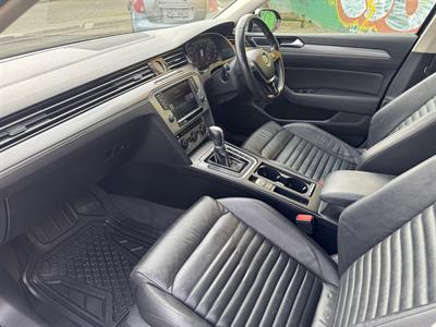 2017 Volkswagen Passat - Thumbnail