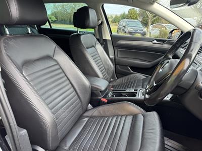 2017 Volkswagen Passat - Thumbnail