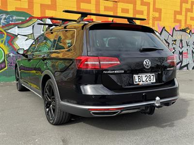 2017 Volkswagen Passat - Thumbnail