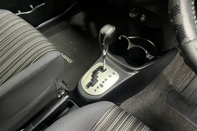 2016 Toyota YARIS - Thumbnail