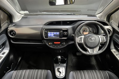 2016 Toyota YARIS - Thumbnail