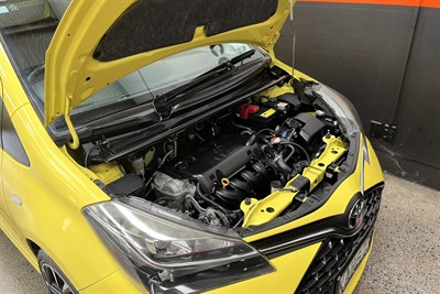 2016 Toyota YARIS - Thumbnail