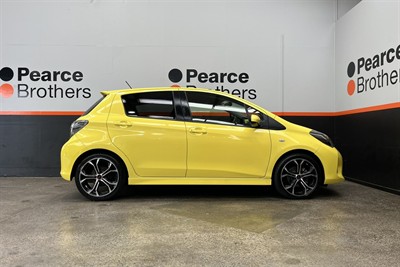 2016 Toyota YARIS - Thumbnail