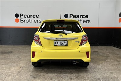 2016 Toyota YARIS - Thumbnail