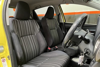 2016 Toyota YARIS - Thumbnail