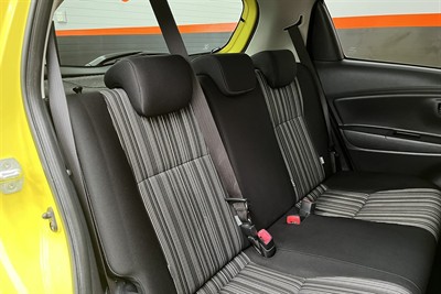 2016 Toyota YARIS - Thumbnail