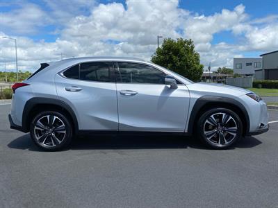 2021 Lexus UX 200 - Thumbnail