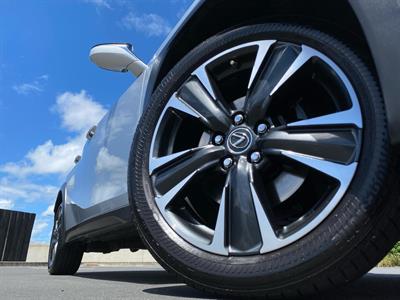 2021 Lexus UX 200 - Thumbnail