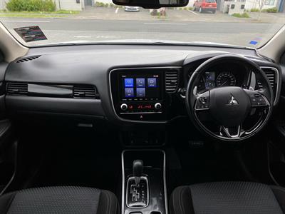 2021 Mitsubishi Outlander - Thumbnail