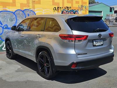 2017 Toyota Highlander - Thumbnail