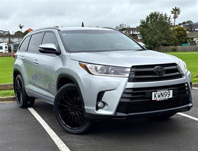 2017 Toyota Highlander - Thumbnail