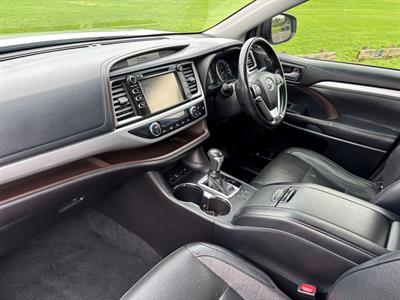 2017 Toyota Highlander - Thumbnail