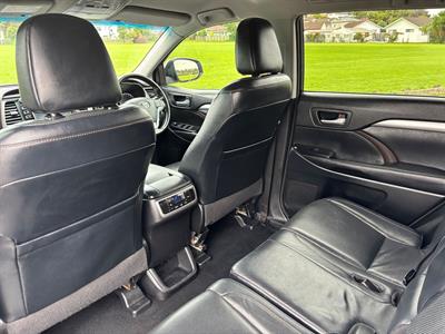 2017 Toyota Highlander - Thumbnail