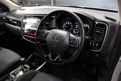 2022 Mitsubishi Outlander - Thumbnail