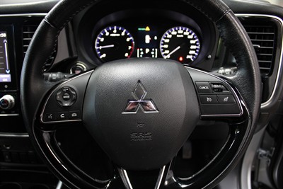 2022 Mitsubishi Outlander - Thumbnail