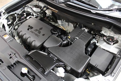 2022 Mitsubishi Outlander - Thumbnail