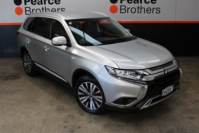 2022 Mitsubishi Outlander - Thumbnail