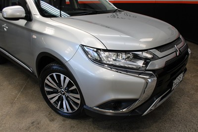2022 Mitsubishi Outlander - Thumbnail