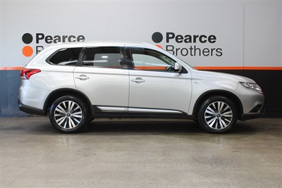 2022 Mitsubishi Outlander - Thumbnail