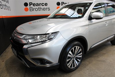 2022 Mitsubishi Outlander - Thumbnail
