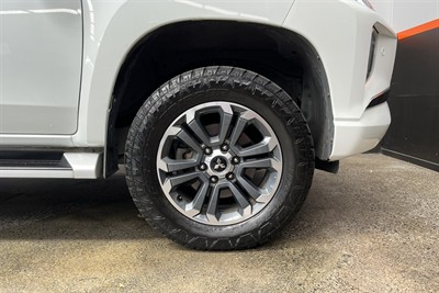 2020 Mitsubishi Triton - Thumbnail