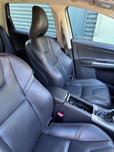 2016 Volvo Xc60 - Thumbnail