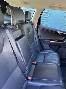 2016 Volvo Xc60 - Thumbnail