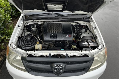 2005 Toyota Hilux - Thumbnail