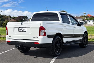 2015 Ssangyong Actyon - Thumbnail