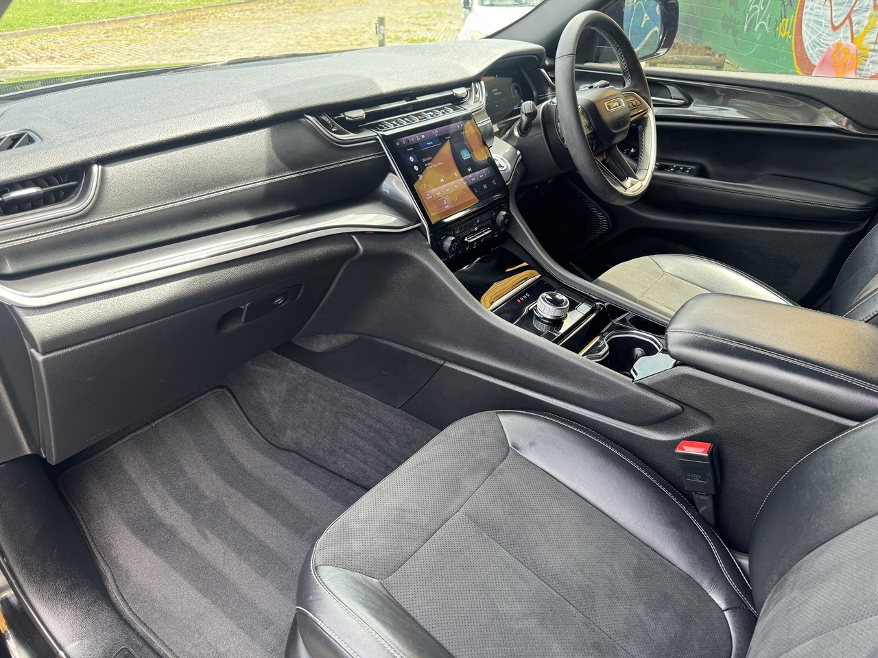 2023 Jeep GRAND CHEROKEE