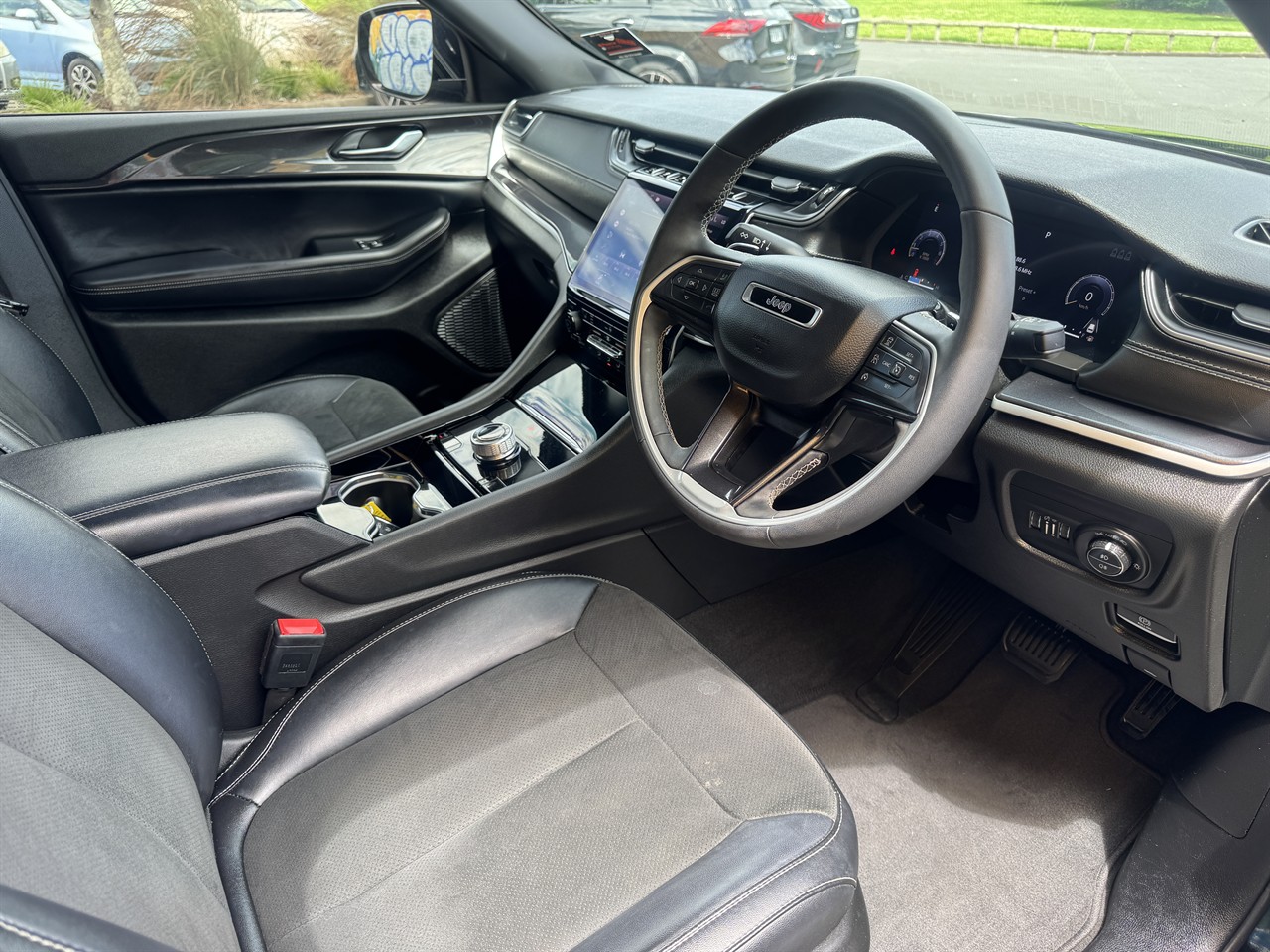 2023 Jeep GRAND CHEROKEE