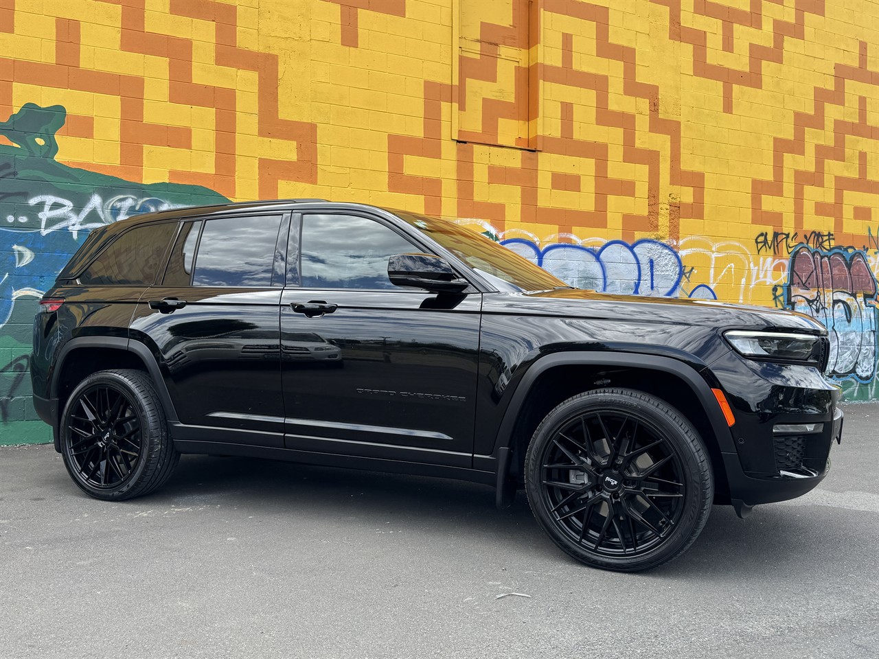 2023 Jeep GRAND CHEROKEE