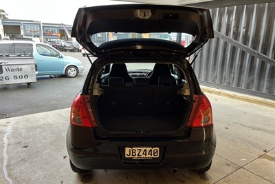 2010 Suzuki Swift - Thumbnail