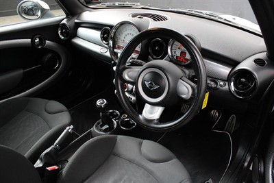 2009 Mini COOPER - Thumbnail