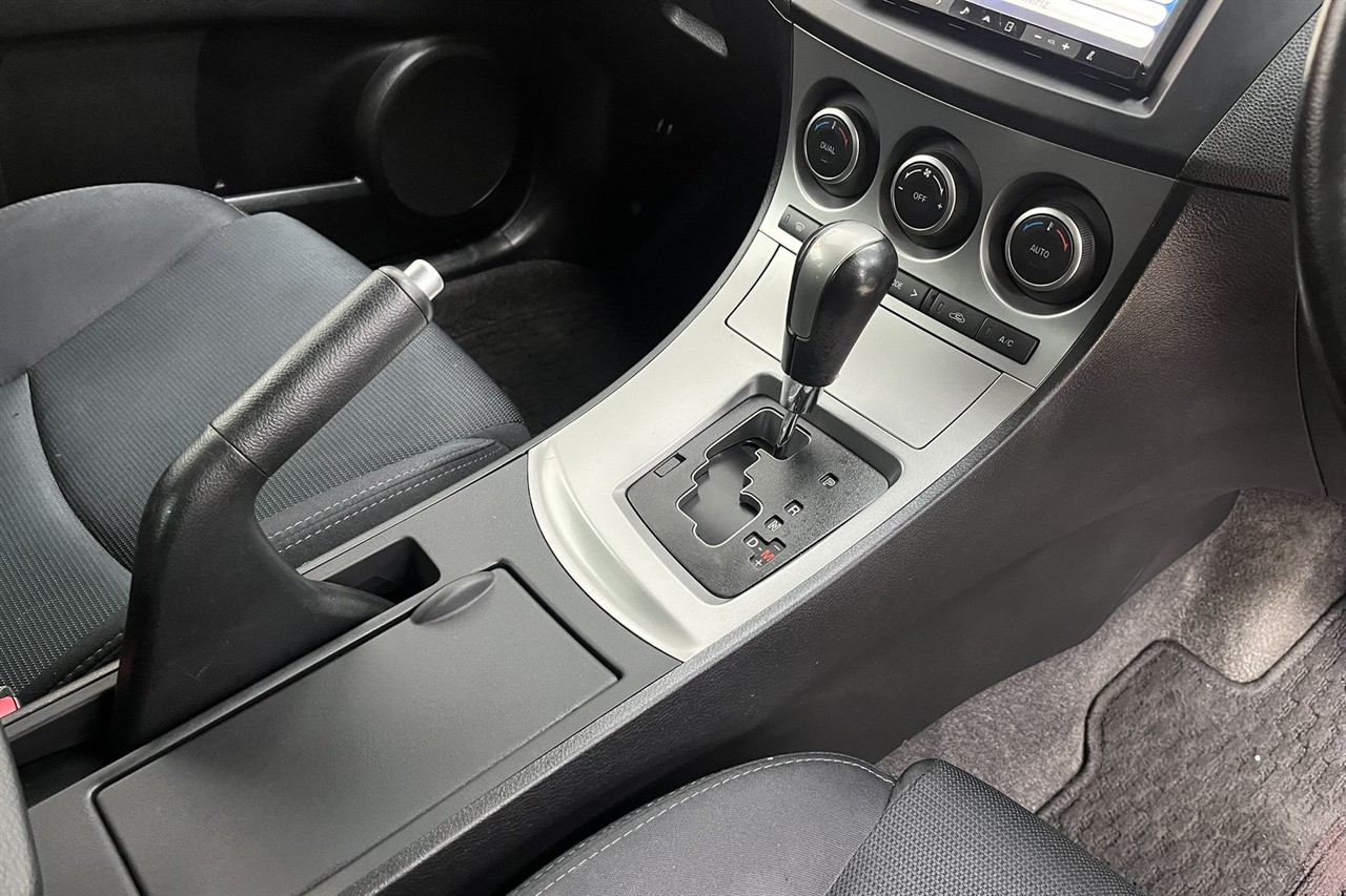 2010 Mazda Axela