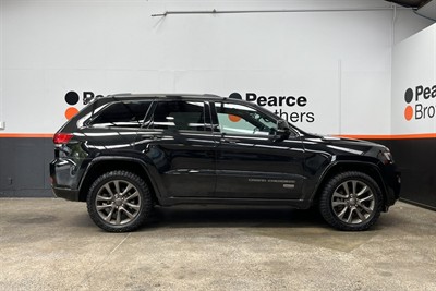 2017 Jeep Grand Cherokee - Thumbnail